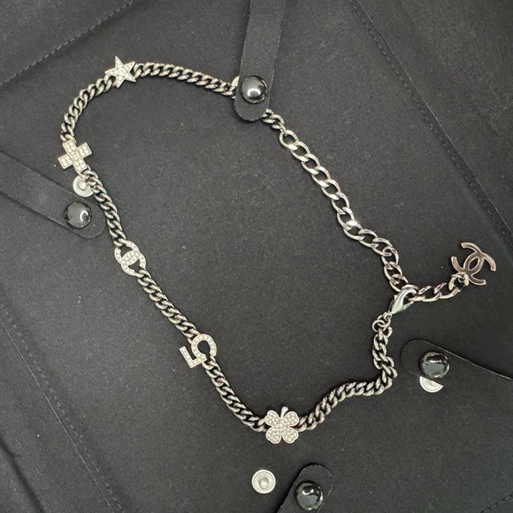 Chanel choker in ruthenium, silver, and crystal - Picture 5 of 16